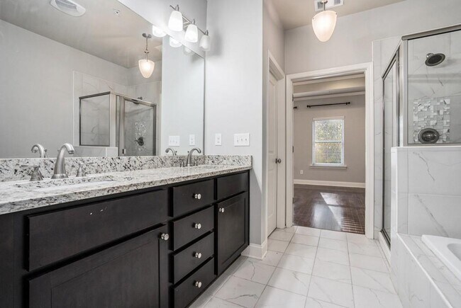 Building Photo - 612 Luckett Ct