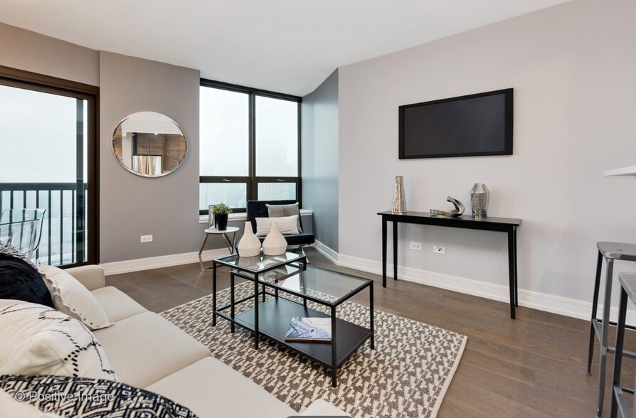 Building Photo - 400 N La Salle Dr