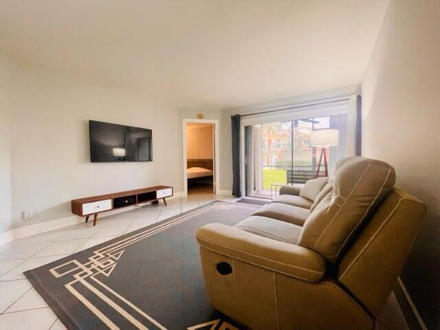 Building Photo - 5571 Courtyard Dr