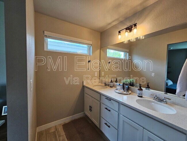 Building Photo - 2418 S Troy Ct