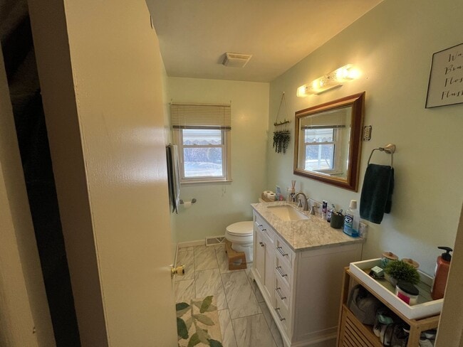 Building Photo - 265 View St