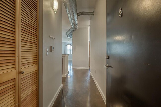 Primary Photo - 201 W Lancaster Ave