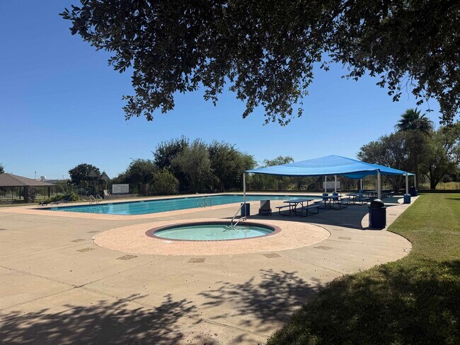 Building Photo - 415 Starling Creek Loop