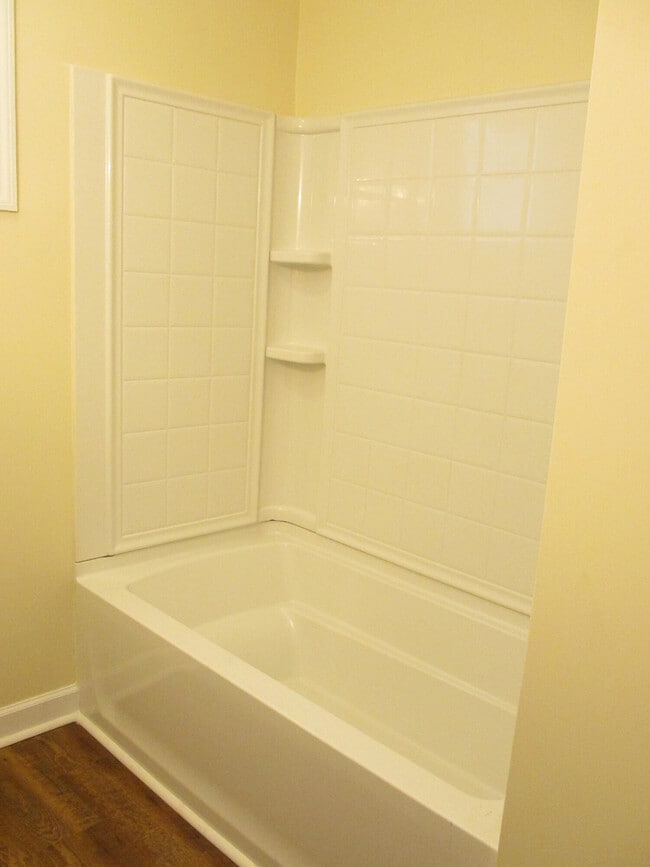 Building Photo - 38 Thelma St