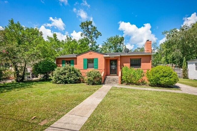 Primary Photo - 4622 Redwood Ave