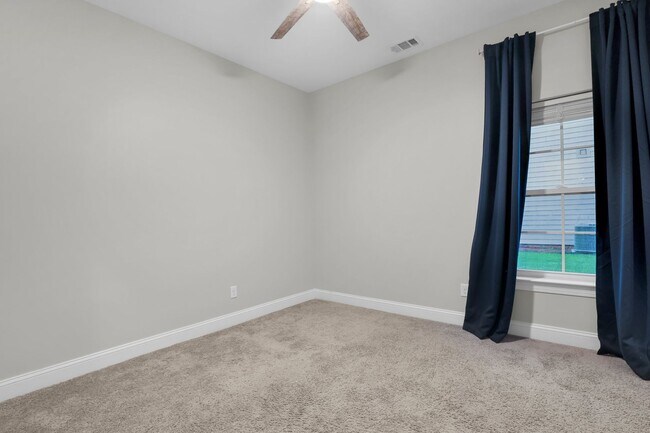 Building Photo - Spacious 4BR/3BA Pooler Home – Lagoon Views, Prime Location