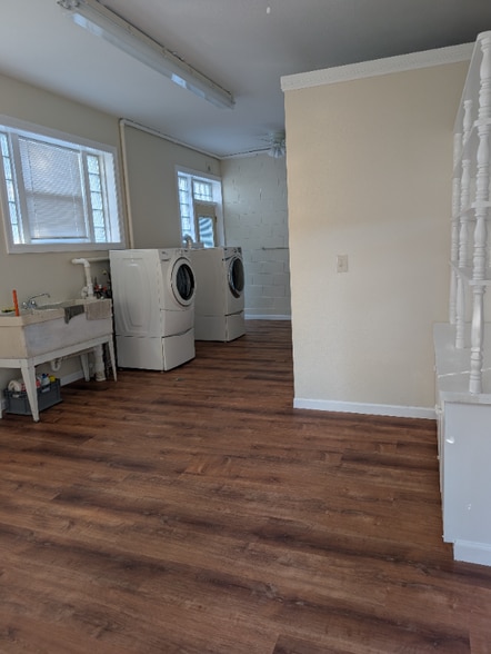 Building Photo - 3637 S Clement Ave