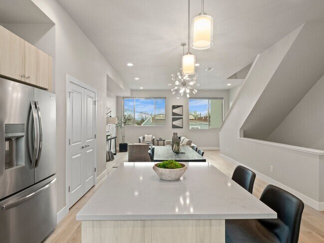 Building Photo - Modern Townhome with Mountain Views in One...