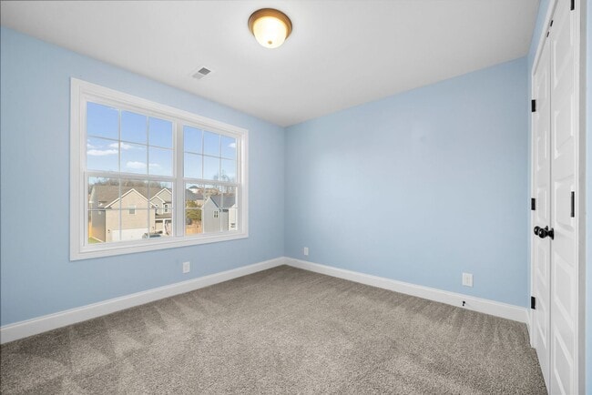 Building Photo - 3 Bedroom 2 1/2 Bath Dog Friendly Home For Rent!