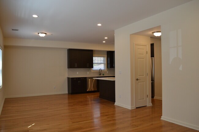 Building Photo - 58 Hawthorne Ave