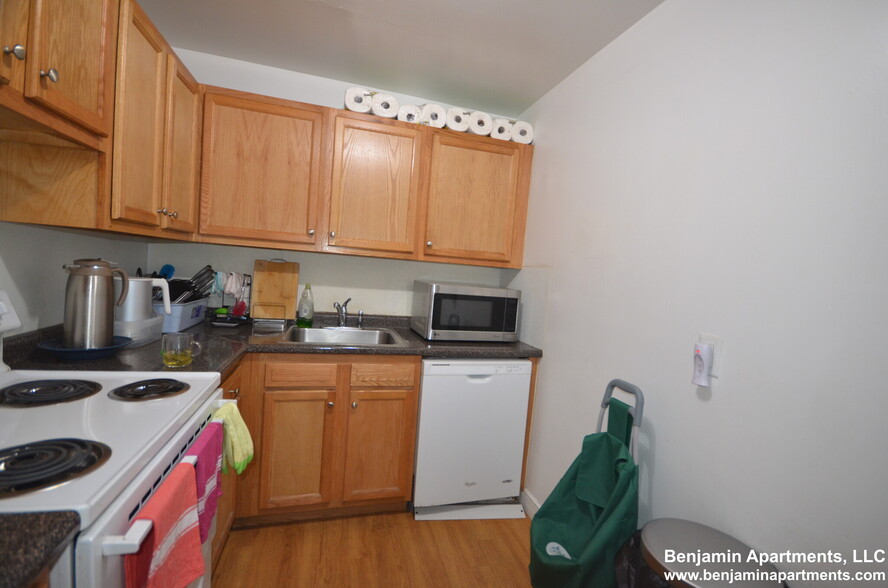 Building Photo - 316 Tappan St