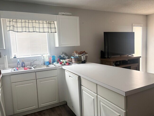 Building Photo - 1881 Club Dr