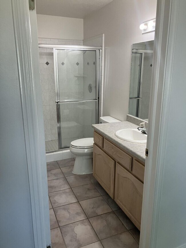 Building Photo - 3 Bed 2 Bath Single Level Patio Home