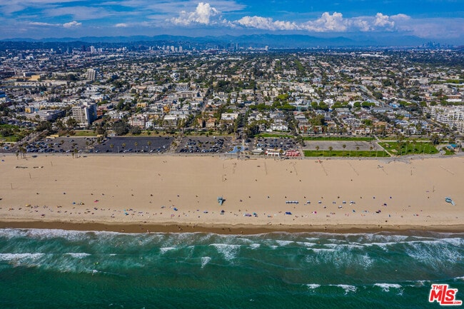 Building Photo - 127 Hollister Ave