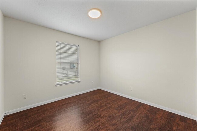 Building Photo - 2611 Verano Dr