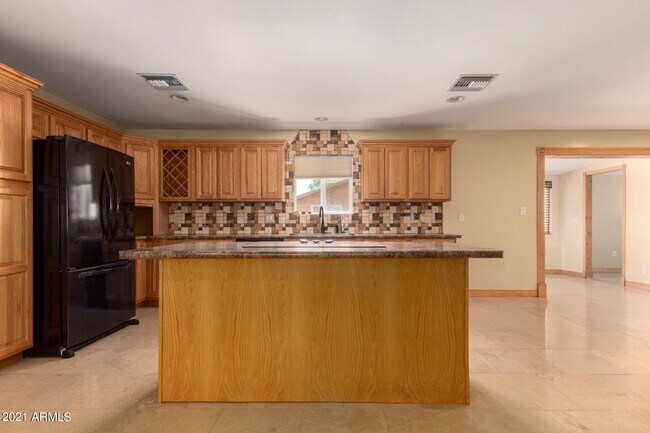 Building Photo - 1608 W Inverness Dr
