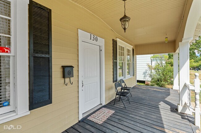 Building Photo - 130 Dalzell St