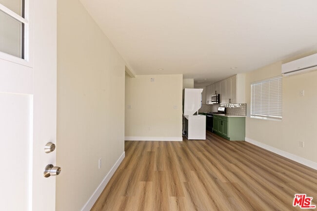 Building Photo - 342 S Ave 56