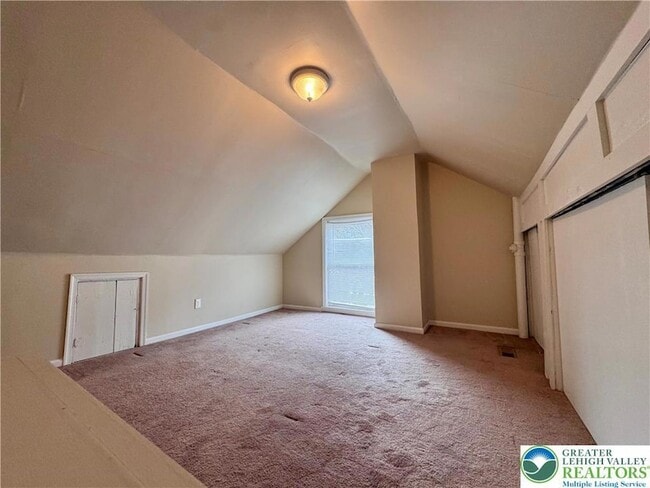 Building Photo - 207 Spring St