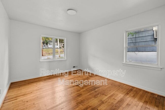 Building Photo - 712 84th St S