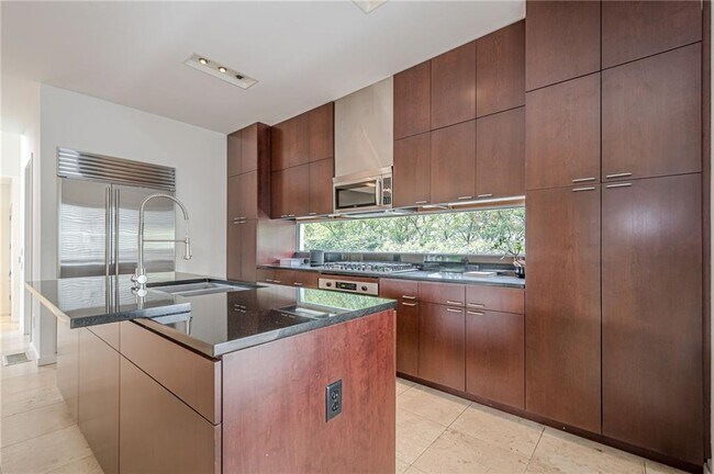 Building Photo - 2269 Briarwood Hills Dr NE