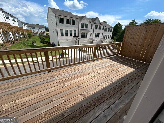 Building Photo - 2725 Harrison Dr