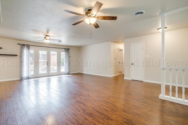 Building Photo - 1813 Thomas Pl