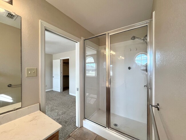 Building Photo - 302 Princess Place