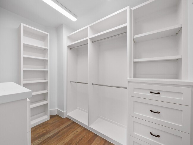 Building Photo - 1512 Thompson St