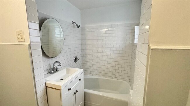 Building Photo - 10 Eames St