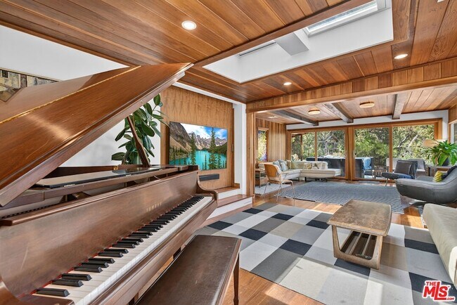 Building Photo - 1738 Topanga Skyline Dr