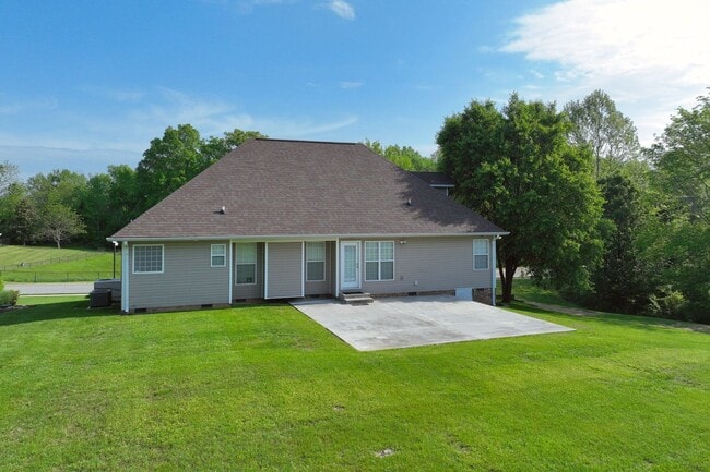 Building Photo - **BEAUTIFUL, WELL-MAINTAINED BRICK HOME ON A LOVELY 0.63-ACRE LOT IN A DESIRABLE NEIGHBORHOOD**