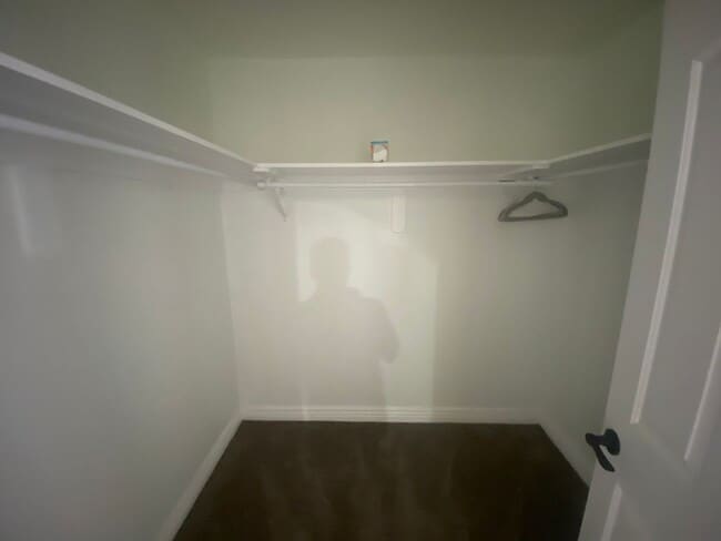 Building Photo - Fully Furnished 3 Bedroom Rental on the Go...