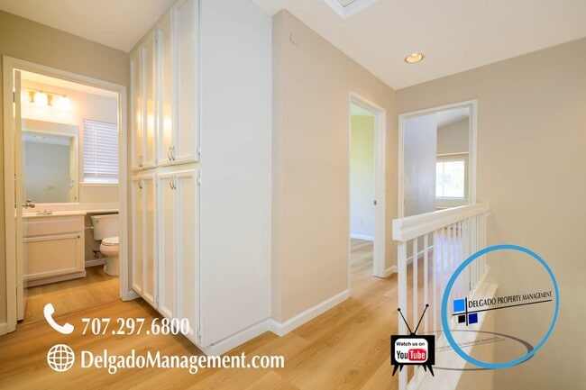 Building Photo - Completely remodeled Glen Cove 5 bed home