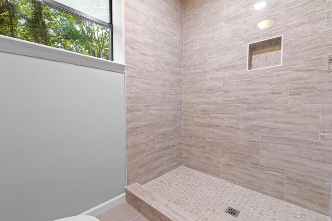 Building Photo - 555 Benson Dr