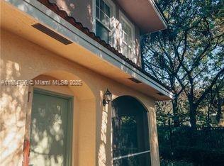 Building Photo - 6728 W Sample Rd