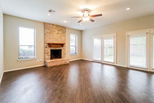 Building Photo - Cedar Valley Drive, Missouri City, TX 77459 - 3 BR 2 BA single-family home