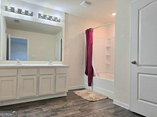 Building Photo - 131 Ashwood Cir