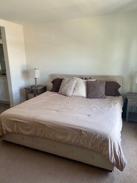 Building Photo - 14838 Nordhoff St