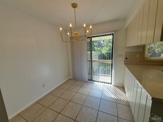 Building Photo - 8598 Meadowbrook Dr