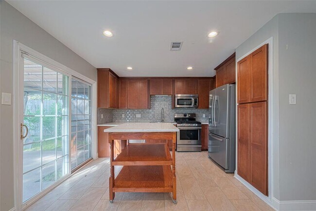 Building Photo - 15803 Locust Grove Dr