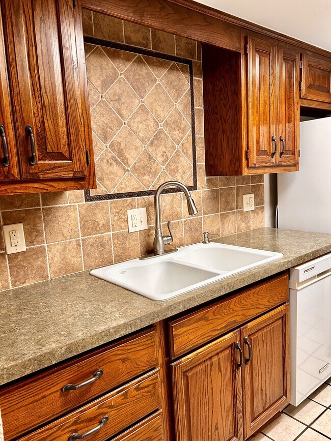 Building Photo - 11902 Shady Trail Ln