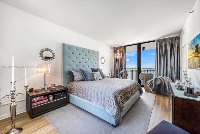 Building Photo - 1000 Venetian Way