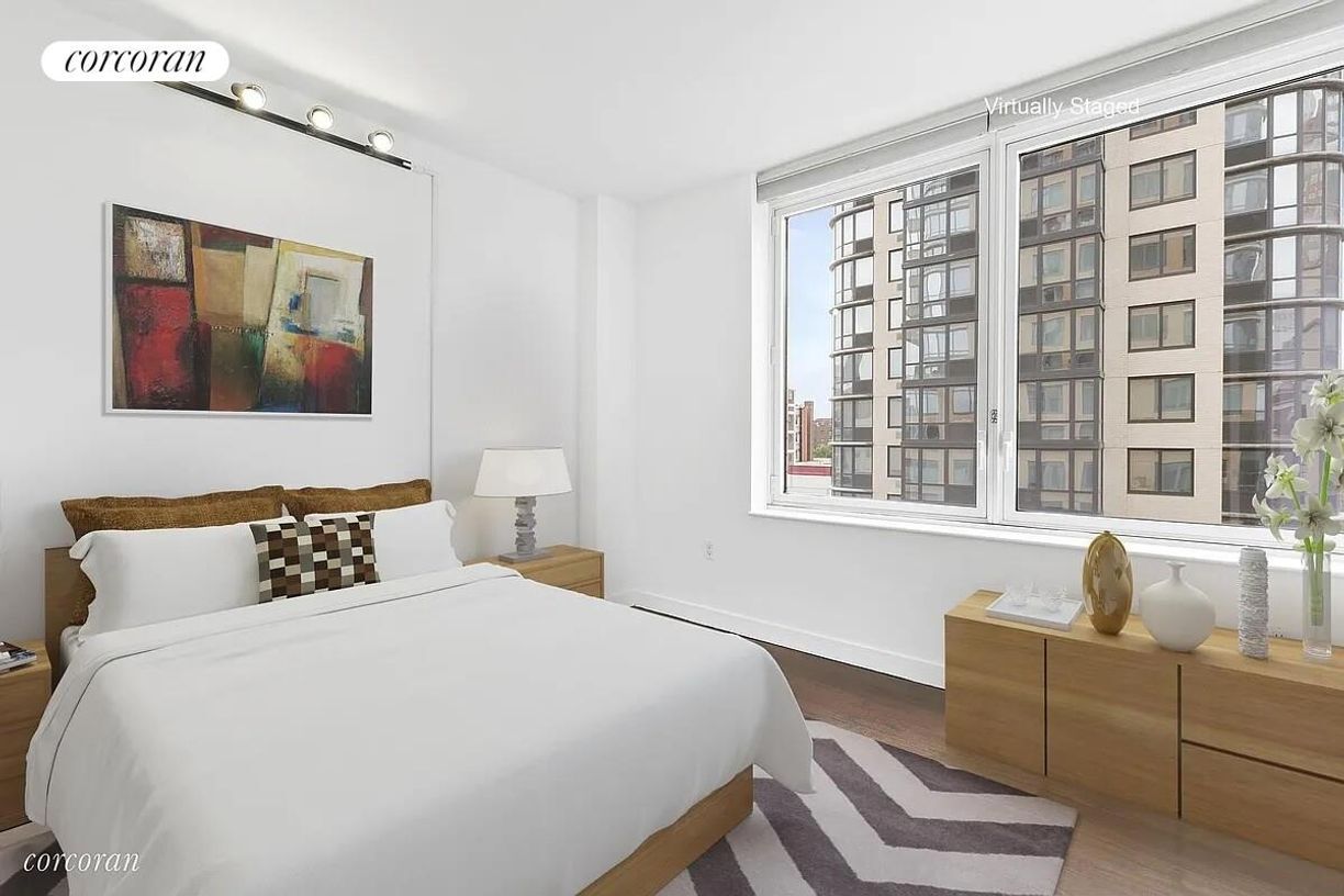 Building Photo - 306 Gold St