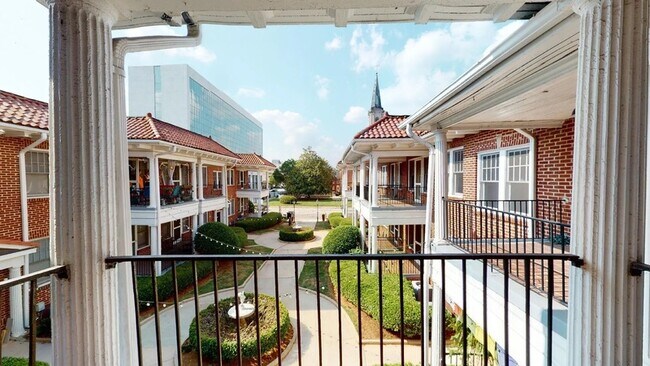 Building Photo - 305 E Ponce de Leon Ave