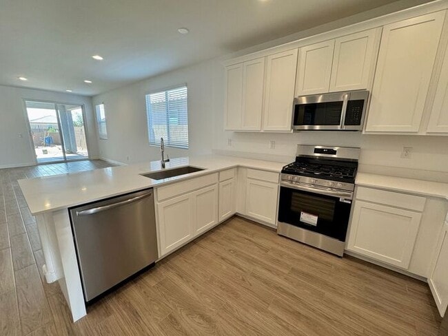 Building Photo - MOVE IN SPECIALS!! New 5-Bedroom Home in P...