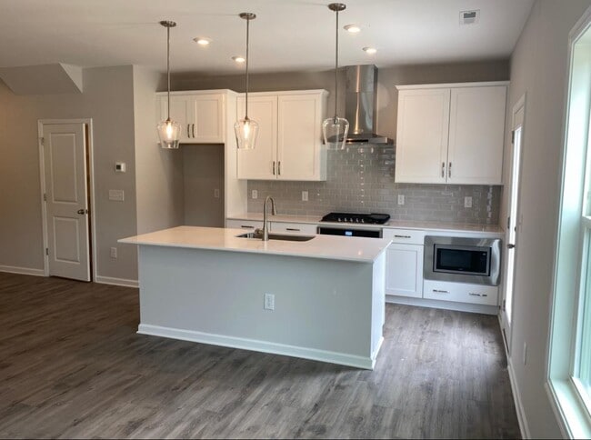 Kitchen - 814 Oak Center Dr