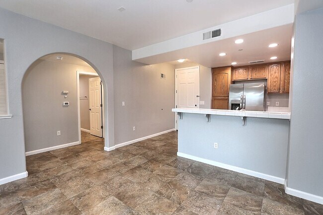 Building Photo - Beautiful Condo in Gated Community for Rent!