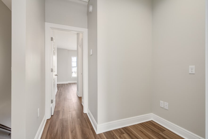 Building Photo - 139 Iberia St