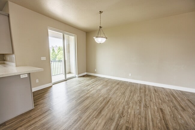 Building Photo - 972 S High Ridge Dr